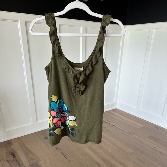 Hollister Womens Army Green Hand Painted Flower Ruffle Tank Top Size Medium - Picture 3 of 13